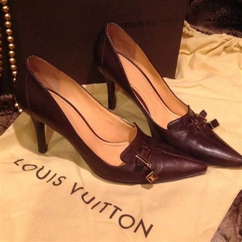 Louis Vuitton so kate pumps